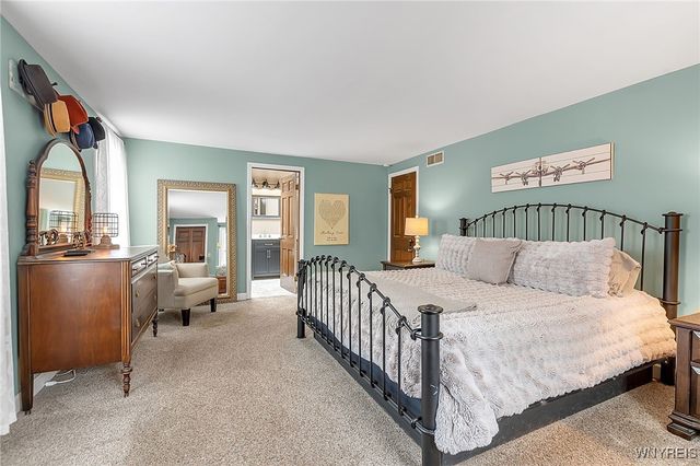 138 Tanglewood Drive West, Orchard Park, NY 14127