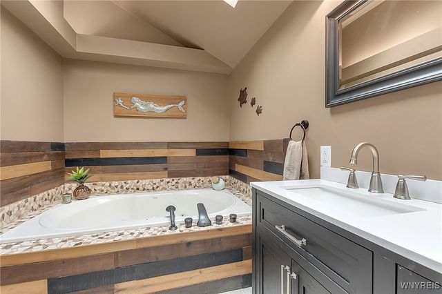 138 Tanglewood Drive West, Orchard Park, NY 14127