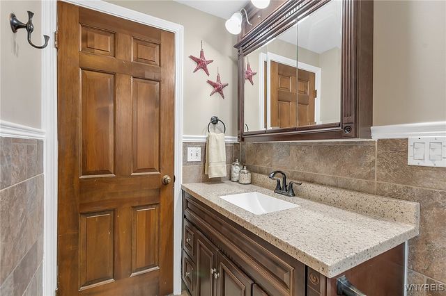 138 Tanglewood Drive West, Orchard Park, NY 14127