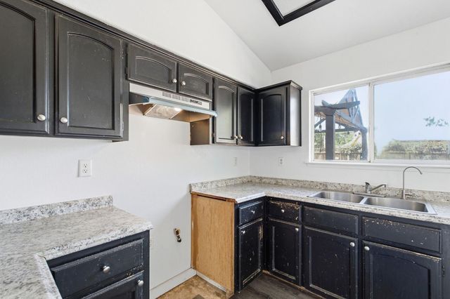2332 S Karen Avenue, Fresno, CA 93725