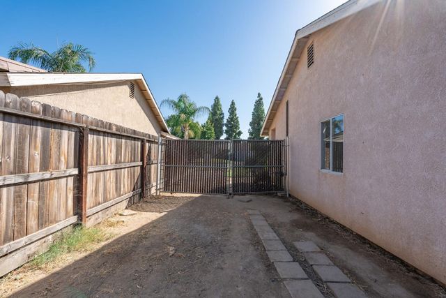 2332 S Karen Avenue, Fresno, CA 93725