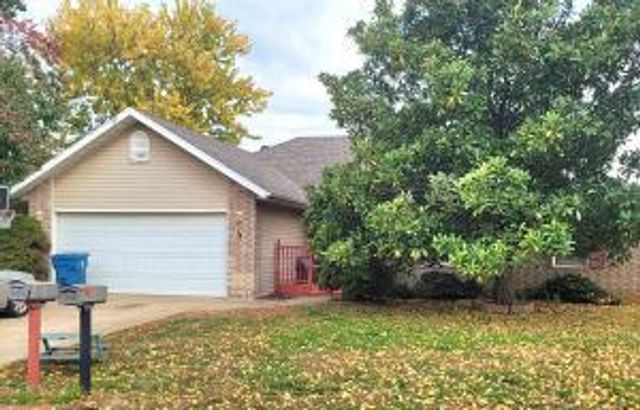 930 S Duke Court, Springfield, MO 65802