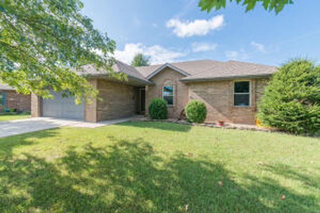 930 S Duke Court, Springfield, MO 65802
