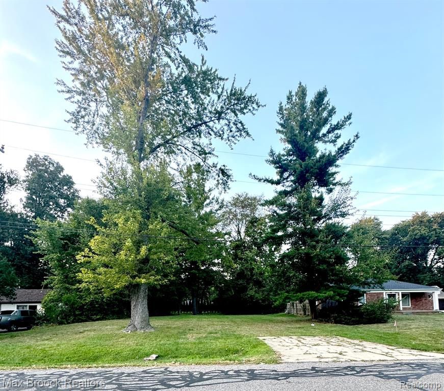 18656 Midway Avenue, Southfield, MI 48075