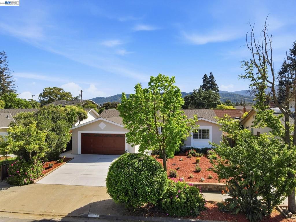 Image 5 of property listing at 6563 Camden Ave, San Jose, CA 95120