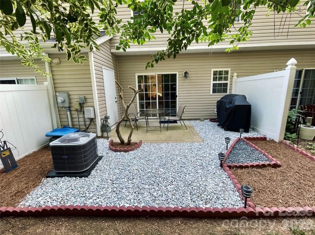 8049 Stoneham Court, Matthews, NC 28105