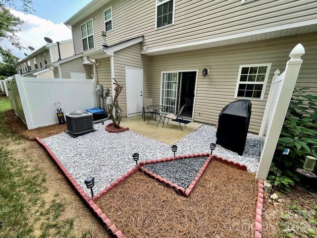 8049 Stoneham Court, Matthews, NC 28105