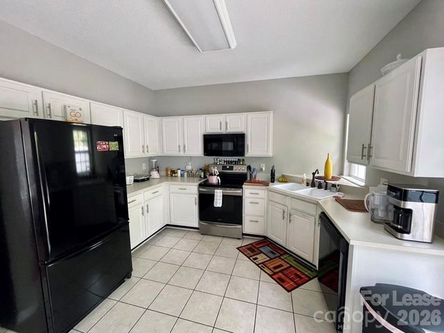 8049 Stoneham Court, Matthews, NC 28105
