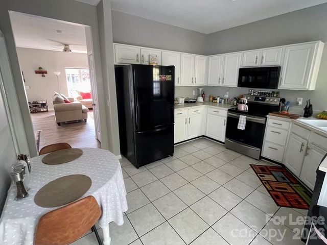 8049 Stoneham Court, Matthews, NC 28105