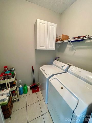 8049 Stoneham Court, Matthews, NC 28105