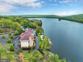 320 HUMMINGBIRD WAY #302, Lake Harmony, PA 18624
