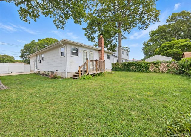 90 Robinwood Drive, Mastic Beach, NY 11951