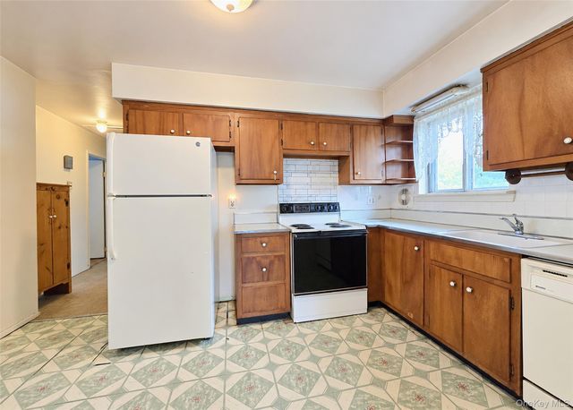 90 Robinwood Drive, Mastic Beach, NY 11951