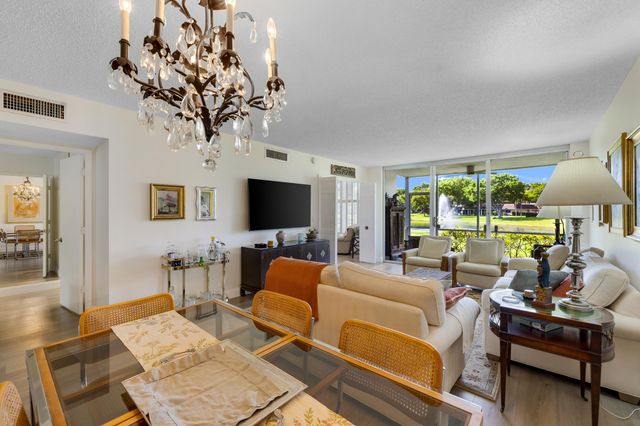 3621 Oaks Clubhouse Dr. Drive 104, Pompano Beach, FL 33069