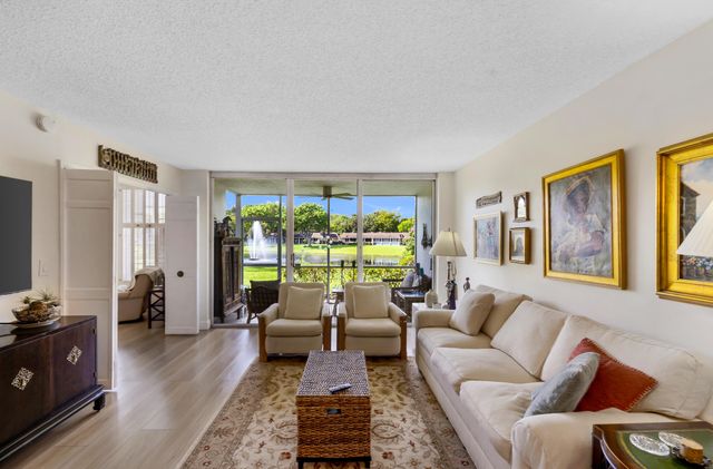 3621 Oaks Clubhouse Dr. Drive 104, Pompano Beach, FL 33069