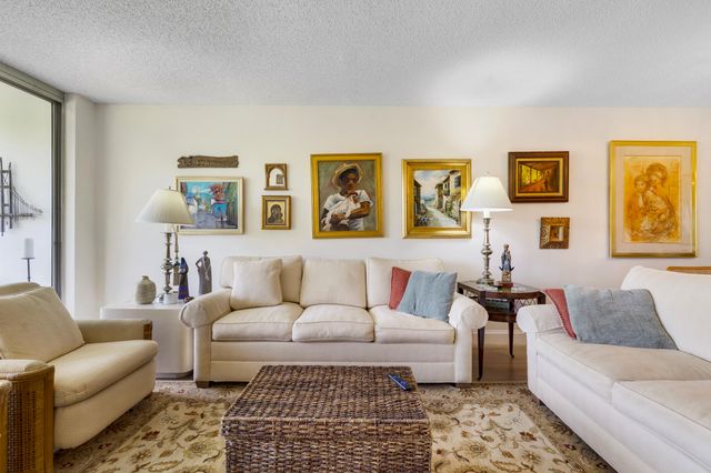 3621 Oaks Clubhouse Dr. Drive 104, Pompano Beach, FL 33069
