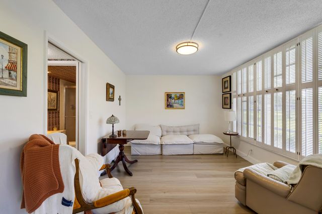 3621 Oaks Clubhouse Dr. Drive 104, Pompano Beach, FL 33069