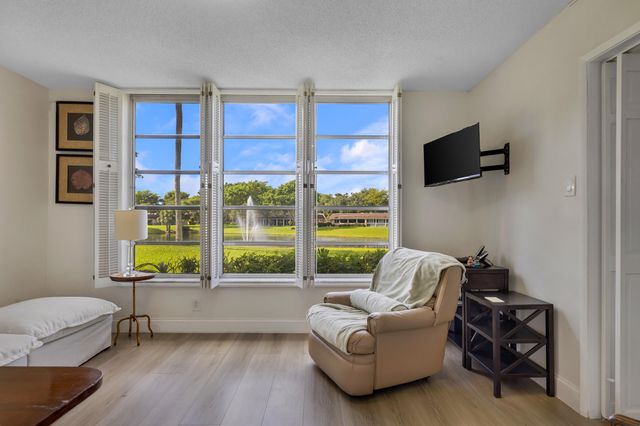 3621 Oaks Clubhouse Dr. Drive 104, Pompano Beach, FL 33069