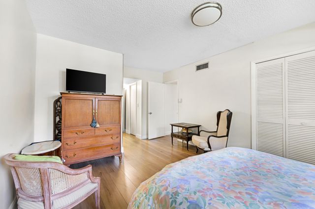 3621 Oaks Clubhouse Dr. Drive 104, Pompano Beach, FL 33069