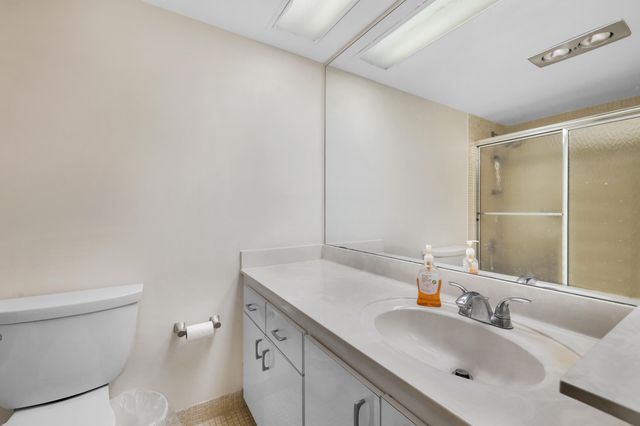 3621 Oaks Clubhouse Dr. Drive 104, Pompano Beach, FL 33069