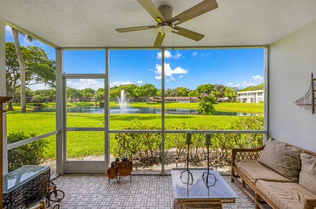 3621 Oaks Clubhouse Dr. Drive 104, Pompano Beach, FL 33069