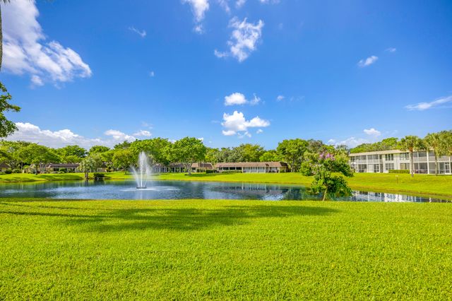 3621 Oaks Clubhouse Dr. Drive 104, Pompano Beach, FL 33069