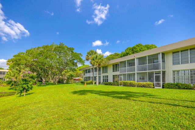 3621 Oaks Clubhouse Dr. Drive 104, Pompano Beach, FL 33069