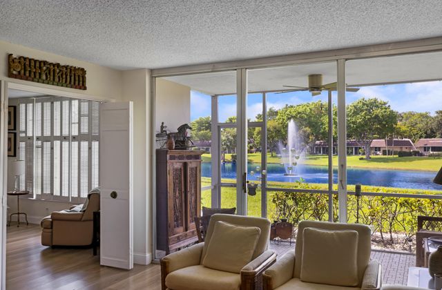 3621 Oaks Clubhouse Dr. Drive 104, Pompano Beach, FL 33069