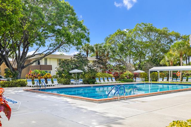 3621 Oaks Clubhouse Dr. Drive 104, Pompano Beach, FL 33069