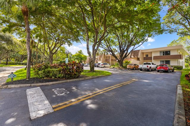 3621 Oaks Clubhouse Dr. Drive 104, Pompano Beach, FL 33069