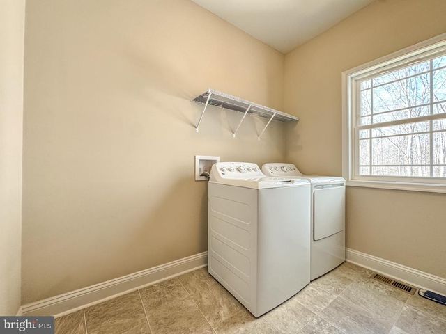 9125 RAPIDAN DR, Fredericksburg, VA 22407