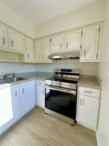 1821 N 17th Court 26, Hollywood, FL 33020