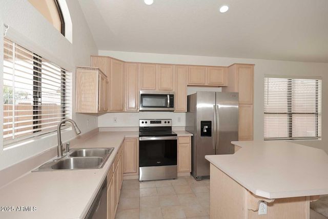 257 E ASHURST Drive, Phoenix, AZ 85048