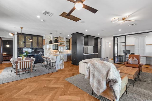 230 Dwyer Ave Unit 705, San Antonio, TX 78204