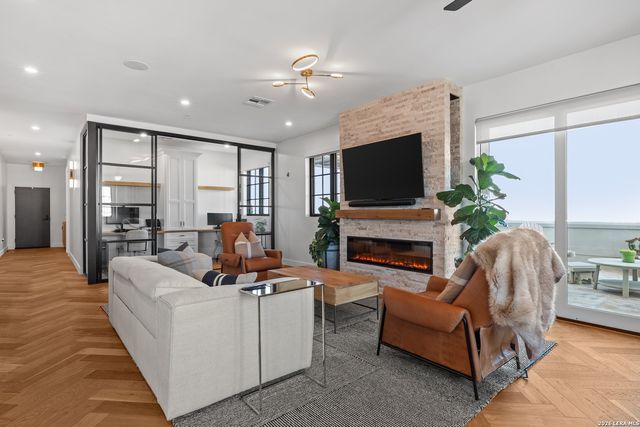 230 Dwyer Ave Unit 705, San Antonio, TX 78204