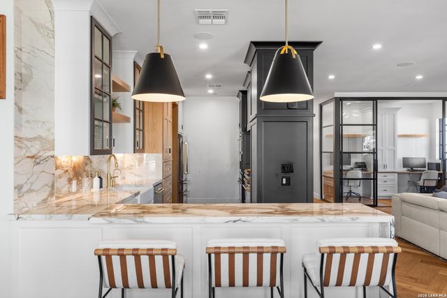 230 Dwyer Ave Unit 705, San Antonio, TX 78204