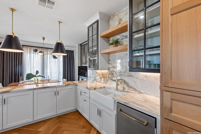 230 Dwyer Ave Unit 705, San Antonio, TX 78204