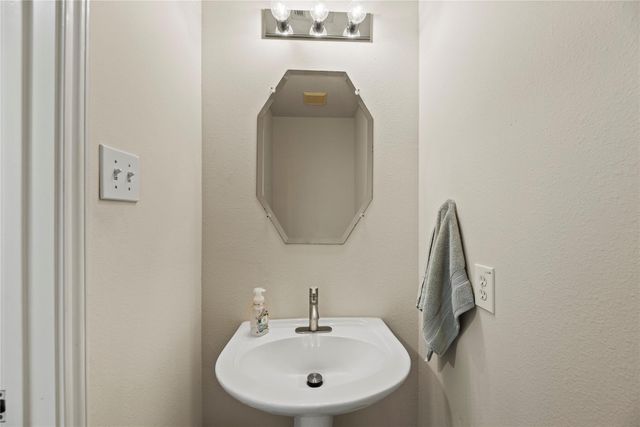 6511 Harcourt Bridge Drive, Houston, TX 77084