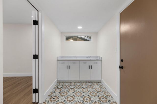 10808 Ridgeway ST, Jonestown, TX 78645