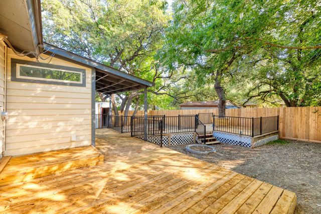 10808 Ridgeway ST, Jonestown, TX 78645