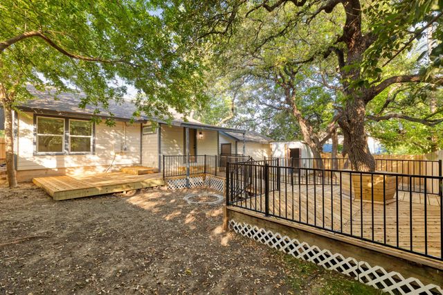 10808 Ridgeway ST, Jonestown, TX 78645