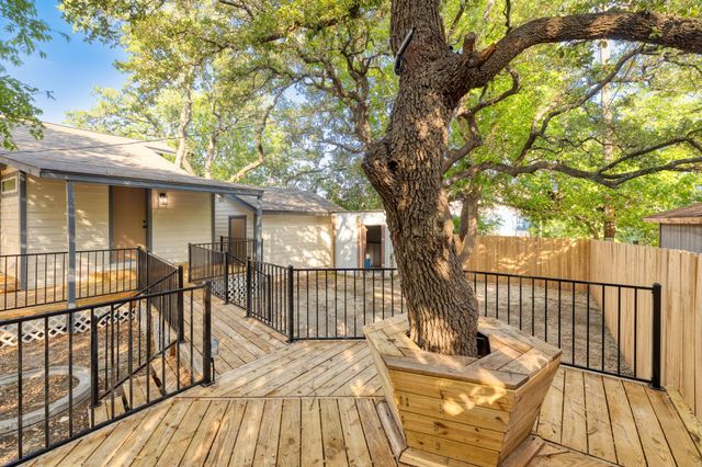 10808 Ridgeway ST, Jonestown, TX 78645
