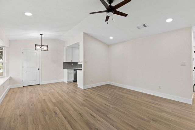 10808 Ridgeway ST, Jonestown, TX 78645