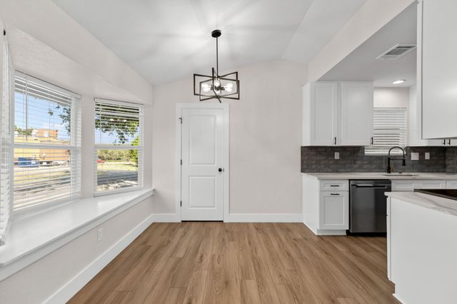 10808 Ridgeway ST, Jonestown, TX 78645