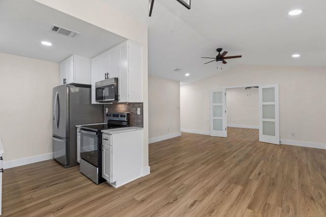 10808 Ridgeway ST, Jonestown, TX 78645