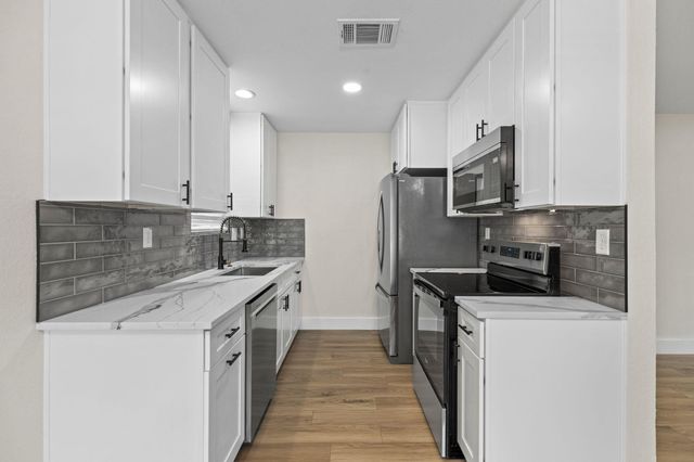 10808 Ridgeway ST, Jonestown, TX 78645