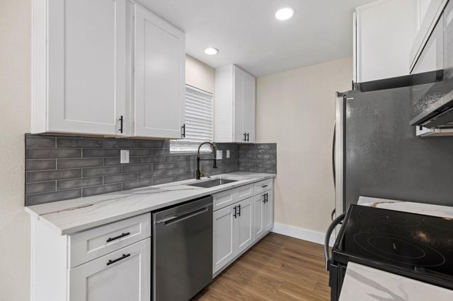 10808 Ridgeway ST, Jonestown, TX 78645