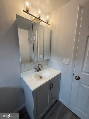 870 HILTON DR, Lancaster, PA 17603