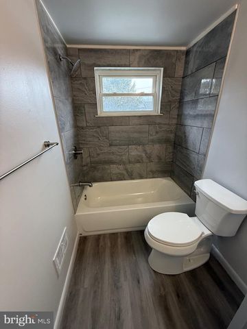 870 HILTON DR, Lancaster, PA 17603