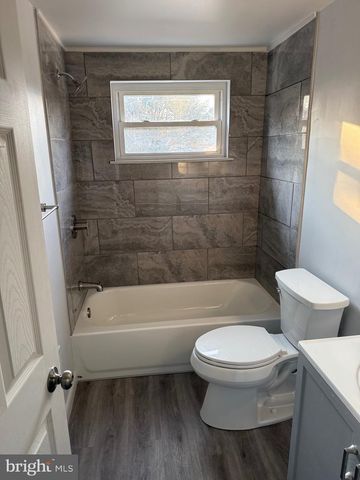 870 HILTON DR, Lancaster, PA 17603